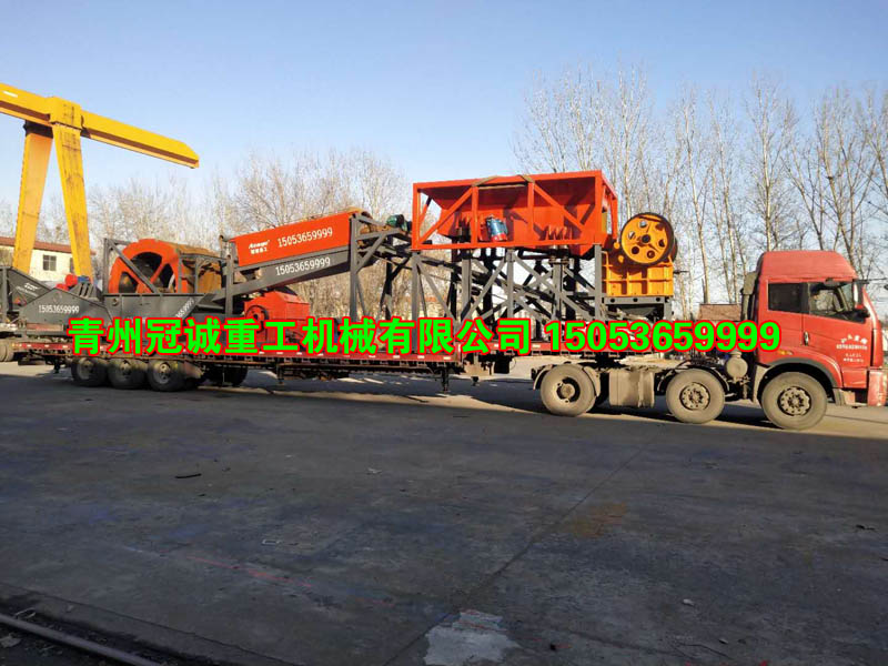 2019新款移動(dòng)式鵝卵石破碎制砂洗沙設(shè)備生產(chǎn)發(fā)貨現(xiàn)場(chǎng)